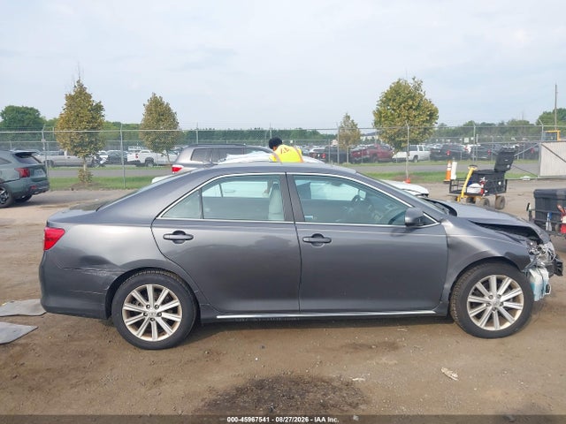 2014 Toyota Camry Xle V6 მანქანა იყიდება აუქციონზე, vin: 4T1BK1FK1EU551972, აუქციონის ნომერი: 45967541