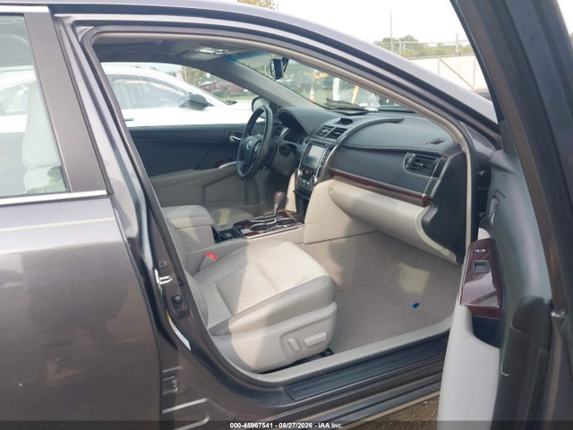 2014 Toyota Camry Xle V6 მანქანა იყიდება აუქციონზე, vin: 4T1BK1FK1EU551972, აუქციონის ნომერი: 45967541