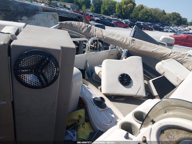 45967577 :رقم المزاد ، BUJ23370K203 vin ، 2003 Suntracker Ph30 Pontoon Boat مزاد بيع