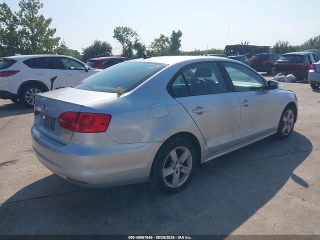 2012 Volkswagen Jetta 2.0l Tdi მანქანა იყიდება აუქციონზე, vin: 3VWLL7AJ6CM005884, აუქციონის ნომერი: 45967646