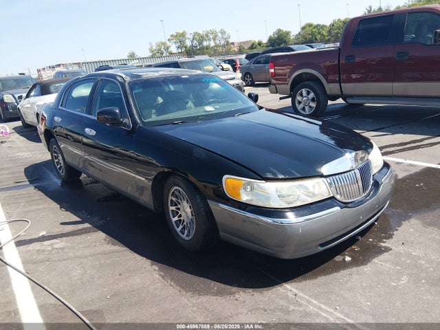 Aukcja sprzedaży 2000 Lincoln Town Car Signature, vin: 1LNHM82W5YY914695, numer aukcji: 45967889
