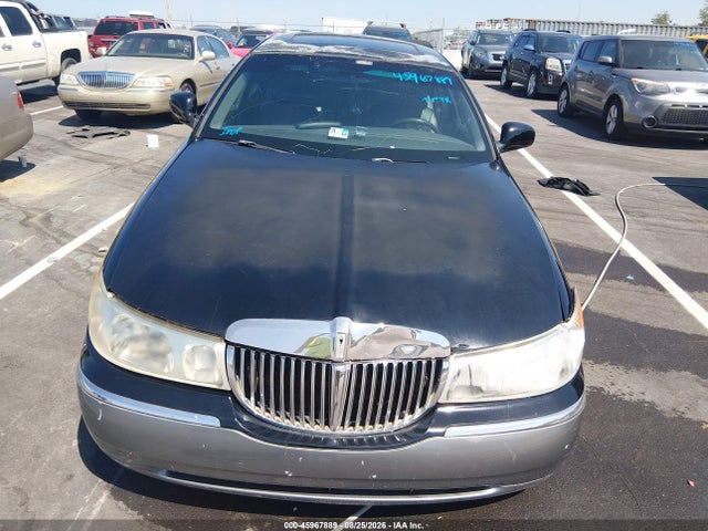Aukcja sprzedaży 2000 Lincoln Town Car Signature, vin: 1LNHM82W5YY914695, numer aukcji: 45967889