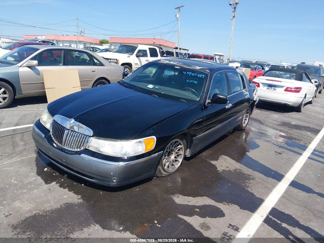 Aukcja sprzedaży 2000 Lincoln Town Car Signature, vin: 1LNHM82W5YY914695, numer aukcji: 45967889