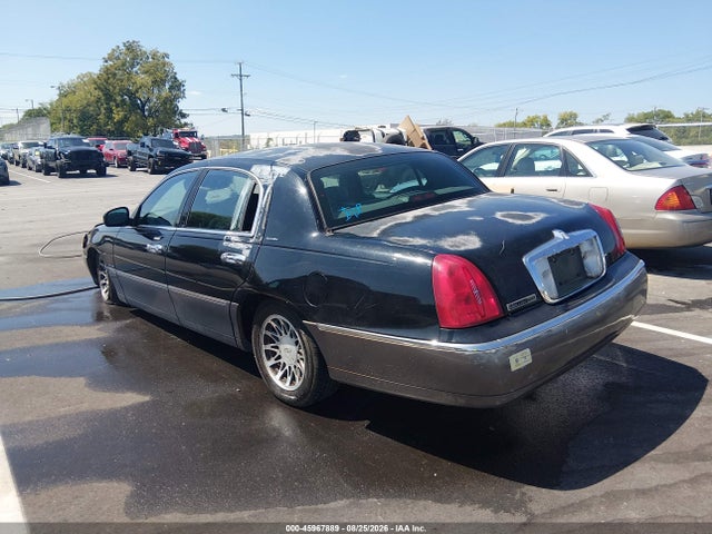 Aukcja sprzedaży 2000 Lincoln Town Car Signature, vin: 1LNHM82W5YY914695, numer aukcji: 45967889