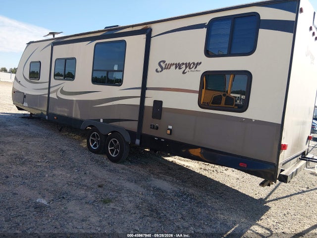 45967940 :رقم المزاد ، 4X4TSVE27GL027598 vin ، 2016 Forest River Surveyor مزاد بيع