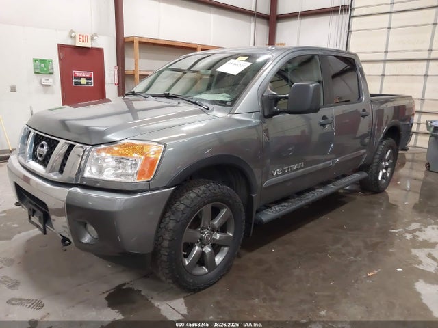 Nissan TITAN SV 2015 1N6AA0EC7FN513632 Image 2