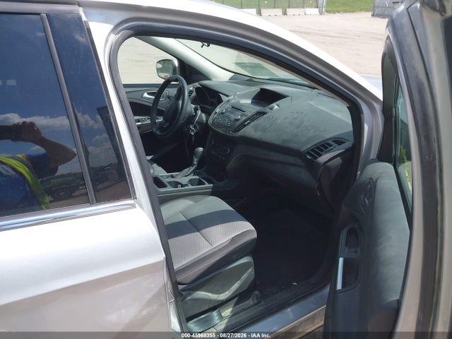 45968355 :رقم المزاد ، 1FMCU9GD3HUD10870 vin ، 2017 Ford Escape Se مزاد بيع