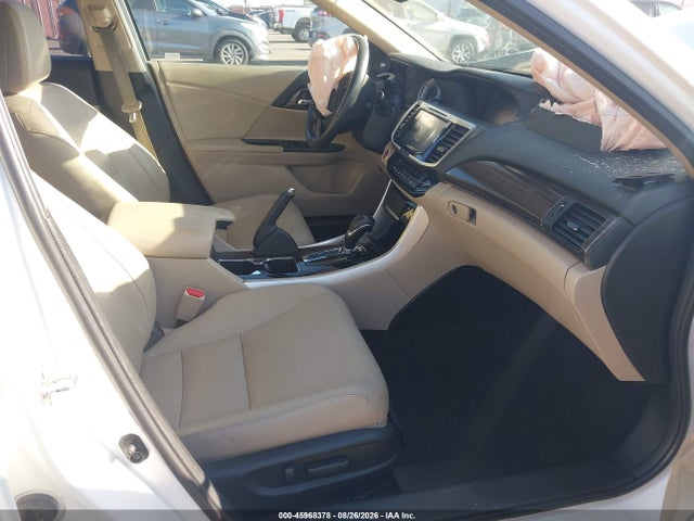 2016 Honda Accord Touring მანქანა იყიდება აუქციონზე, vin: 1HGCR3F99GA035930, აუქციონის ნომერი: 45968378