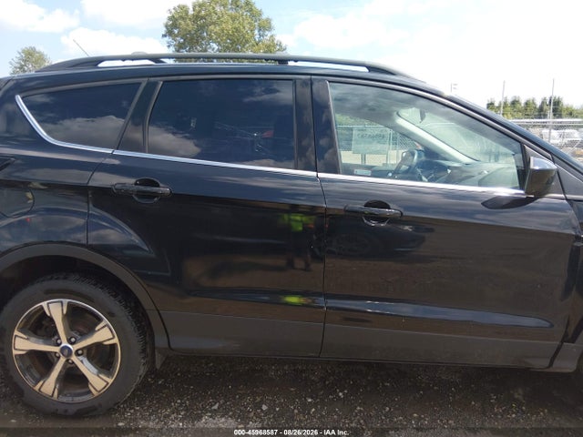 Продажа на аукционе авто 2017 Ford Escape Se, vin: 1FMCU9G96HUB75993, номер лота: 45968587