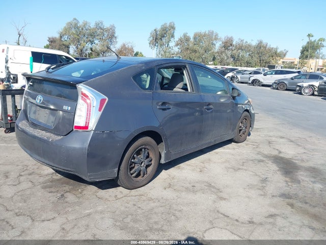 Toyota Prius Two 2015 JTDKN3DU2F0445552 Image 4