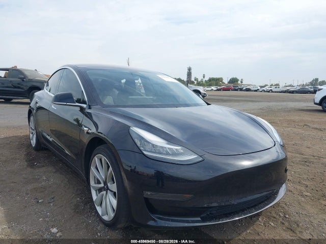 2018 Tesla Model 3 Long Range/mid Range მანქანა იყიდება აუქციონზე, vin: 5YJ3E1EA1JF071068, აუქციონის ნომერი: 45969450