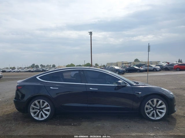 2018 Tesla Model 3 Long Range/mid Range მანქანა იყიდება აუქციონზე, vin: 5YJ3E1EA1JF071068, აუქციონის ნომერი: 45969450