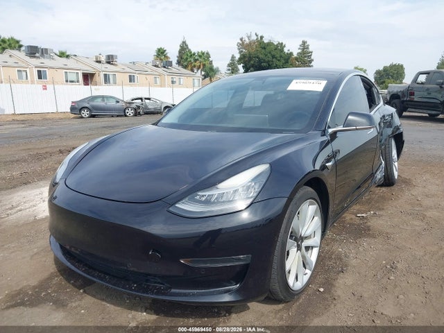 2018 Tesla Model 3 Long Range/mid Range მანქანა იყიდება აუქციონზე, vin: 5YJ3E1EA1JF071068, აუქციონის ნომერი: 45969450