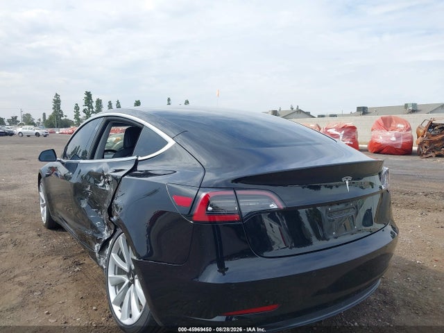 2018 Tesla Model 3 Long Range/mid Range მანქანა იყიდება აუქციონზე, vin: 5YJ3E1EA1JF071068, აუქციონის ნომერი: 45969450