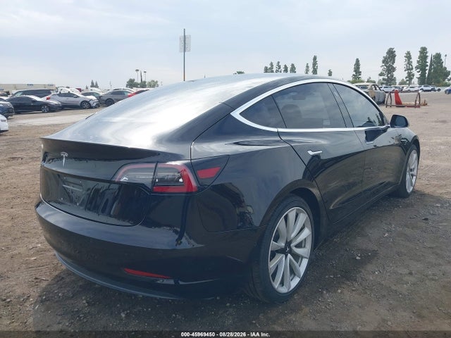 2018 Tesla Model 3 Long Range/mid Range მანქანა იყიდება აუქციონზე, vin: 5YJ3E1EA1JF071068, აუქციონის ნომერი: 45969450