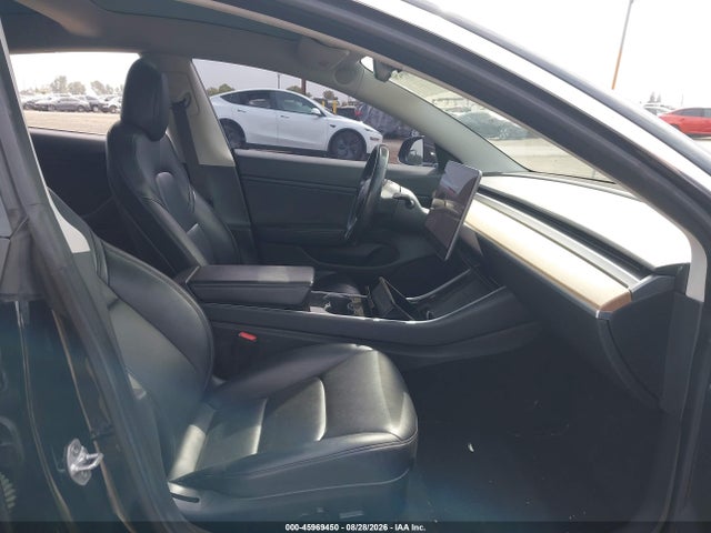 2018 Tesla Model 3 Long Range/mid Range მანქანა იყიდება აუქციონზე, vin: 5YJ3E1EA1JF071068, აუქციონის ნომერი: 45969450