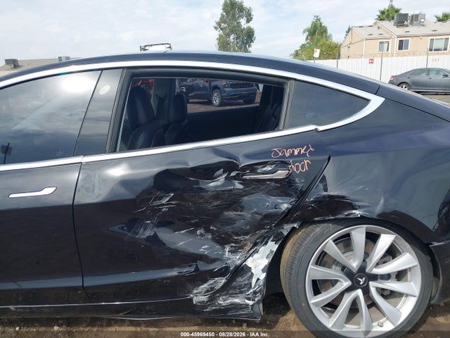 2018 Tesla Model 3 Long Range/mid Range მანქანა იყიდება აუქციონზე, vin: 5YJ3E1EA1JF071068, აუქციონის ნომერი: 45969450