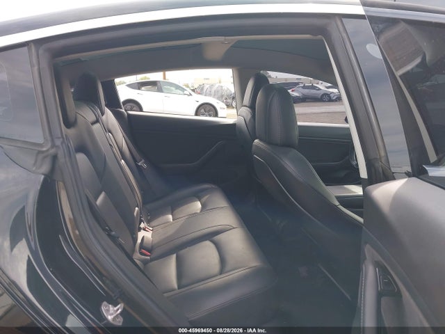 2018 Tesla Model 3 Long Range/mid Range მანქანა იყიდება აუქციონზე, vin: 5YJ3E1EA1JF071068, აუქციონის ნომერი: 45969450
