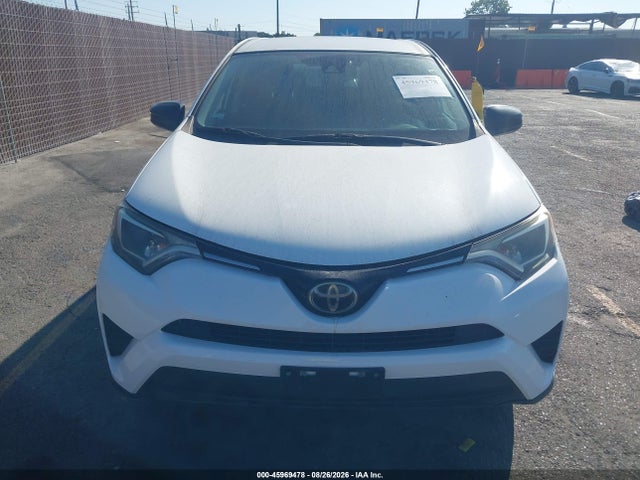 Toyota RAV4 LE 2018 2T3ZFREV7JW410645 Image 12