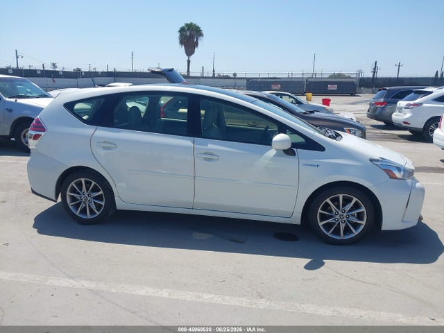 JTDZN3EU2FJ020145 Toyota Prius V Five
