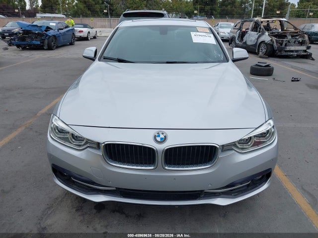45969638 :رقم المزاد ، WBA8B9G3XHNU53491 vin ، 2017 Bmw 3 Series 330i مزاد بيع