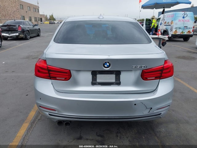 45969638 :رقم المزاد ، WBA8B9G3XHNU53491 vin ، 2017 Bmw 3 Series 330i مزاد بيع