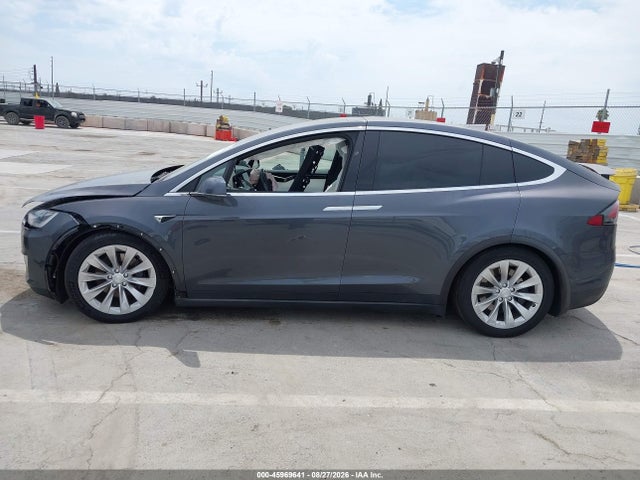 Продажа на аукционе авто 2018 Tesla Model X 100d/75d/p100d, vin: 5YJXCBE25JF115708, номер лота: 45969641