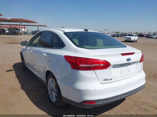 Ford FOCUS SE 2017 1FADP3F24HL314676 Image 3