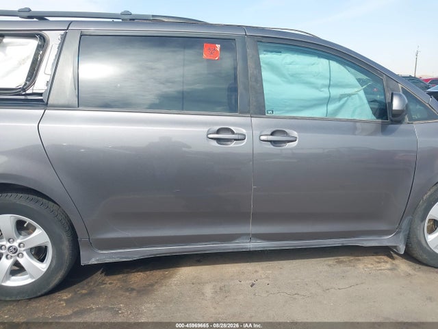 Toyota Sienna Le 8 Passenger 2018 5TDKZ3DC2JS924524 Image 13