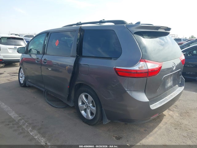 Toyota Sienna Le 8 Passenger 2018 5TDKZ3DC2JS924524 Image 3
