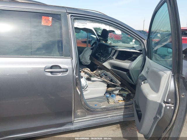 Toyota Sienna Le 8 Passenger 2018 5TDKZ3DC2JS924524 Image 5