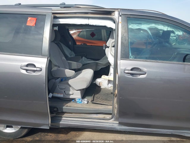 Toyota Sienna Le 8 Passenger 2018 5TDKZ3DC2JS924524 Image 8