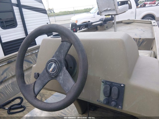 Tracker Grizzly 2014 BUJ04177G314 Image 7