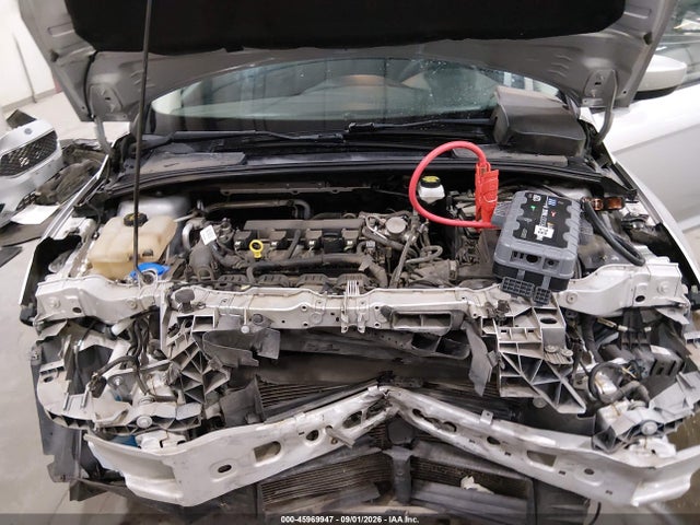 1FADP3F27JL327962 Ford FOCUS SE