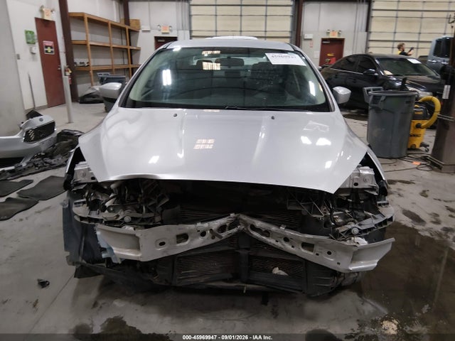 1FADP3F27JL327962 Ford FOCUS SE