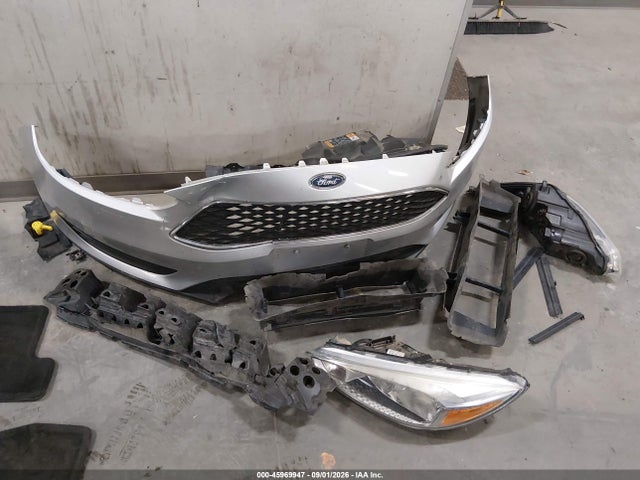 1FADP3F27JL327962 Ford FOCUS SE