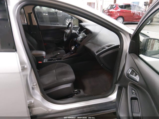 1FADP3F27JL327962 Ford FOCUS SE