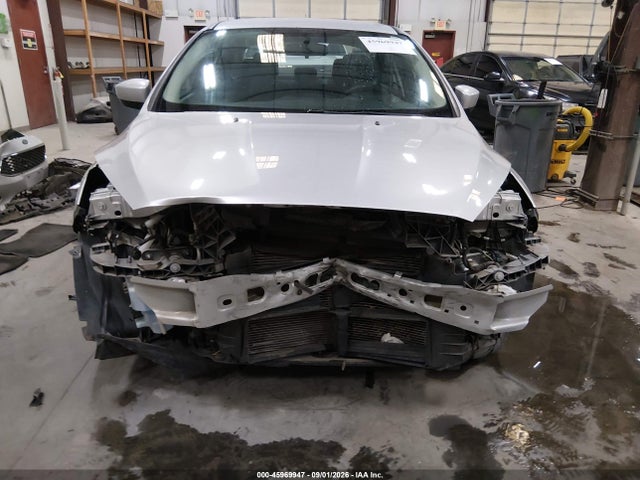 1FADP3F27JL327962 Ford FOCUS SE