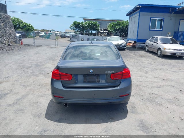 BMW 320i 2018 WBA8E1G54JNU90410 Image 16