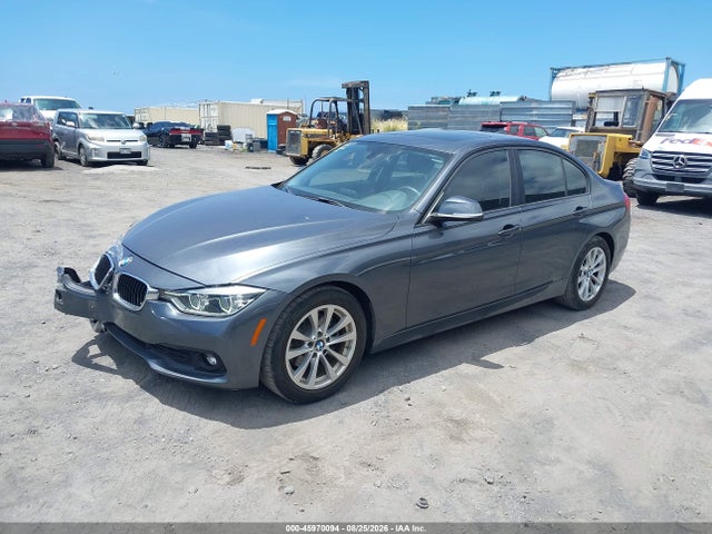 BMW 320i 2018 WBA8E1G54JNU90410 Image 2