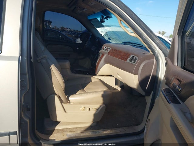 Продажа на аукционе авто 2011 Gmc Yukon Xl 1500 Denali, vin: 1GKS2MEF8BR258521, номер лота: 45970115