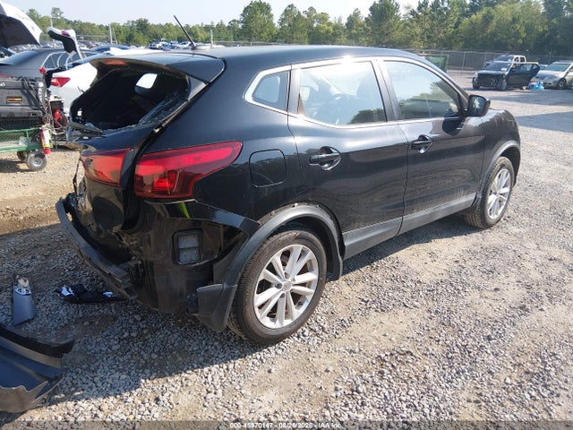 JN1BJ1CP6HW016588 Nissan Rogue Sport S
