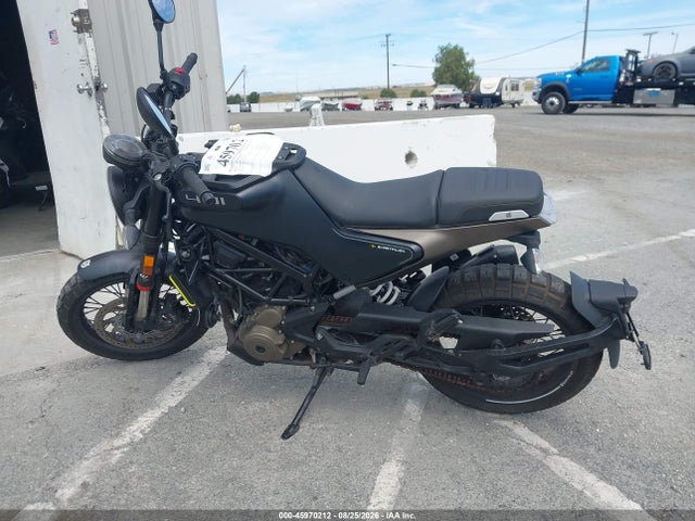 Aukcja sprzedaży 2023 Husqvarna Vitpilen 401/svartpilen 401, vin: MD2JUJ40XPC224291, numer aukcji: 45970212