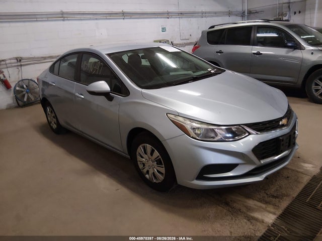 45970397 :رقم المزاد ، 1G1BC5SMXH7157477 vin ، 2017 Chevrolet Cruze Ls Auto مزاد بيع