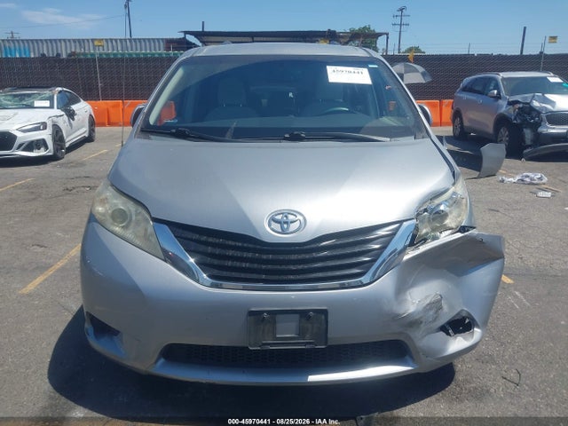 2014 Toyota Sienna Le V6 8 Passenger მანქანა იყიდება აუქციონზე, vin: 5TDKK3DC0ES497726, აუქციონის ნომერი: 45970441