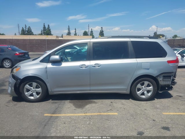 2014 Toyota Sienna Le V6 8 Passenger მანქანა იყიდება აუქციონზე, vin: 5TDKK3DC0ES497726, აუქციონის ნომერი: 45970441