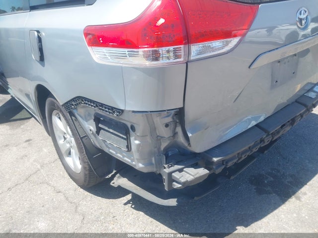 2014 Toyota Sienna Le V6 8 Passenger მანქანა იყიდება აუქციონზე, vin: 5TDKK3DC0ES497726, აუქციონის ნომერი: 45970441