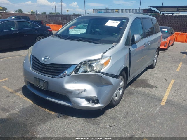 2014 Toyota Sienna Le V6 8 Passenger მანქანა იყიდება აუქციონზე, vin: 5TDKK3DC0ES497726, აუქციონის ნომერი: 45970441