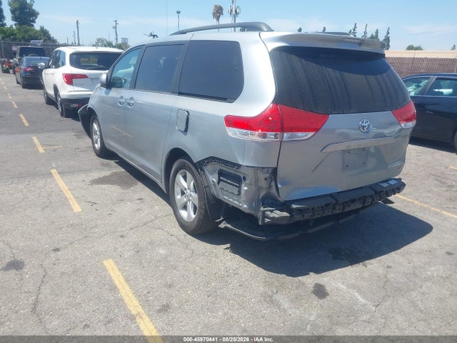 2014 Toyota Sienna Le V6 8 Passenger მანქანა იყიდება აუქციონზე, vin: 5TDKK3DC0ES497726, აუქციონის ნომერი: 45970441