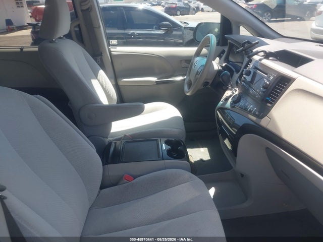 2014 Toyota Sienna Le V6 8 Passenger მანქანა იყიდება აუქციონზე, vin: 5TDKK3DC0ES497726, აუქციონის ნომერი: 45970441
